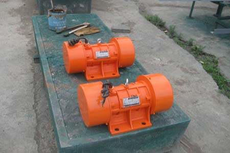 YZU系列振動(dòng)電機(jī)